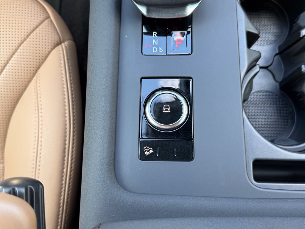 Certified 2026 Land Rover Discovery Limited Edition AWD/4WD image 19