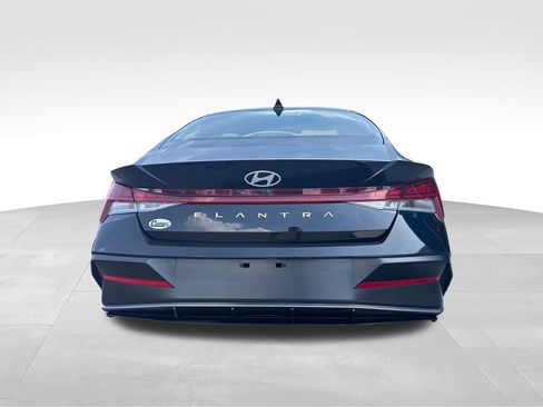 Used 2024 Hyundai Elantra SEL w/ Convenience Package FWD image 4