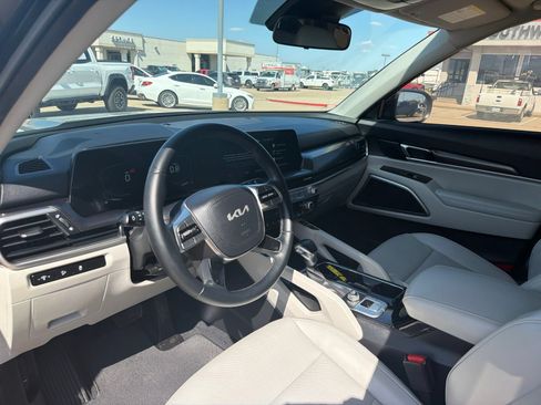 Used 2024 Kia Telluride S w/ S Sunroof Package FWD image 9