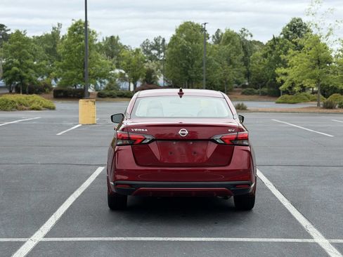 Used 2020 Nissan Versa SV FWD image 6