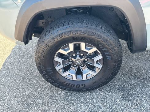 Used 2023 Toyota Tacoma TRD Off-Road w/ Technology Package AWD/4WD image 41
