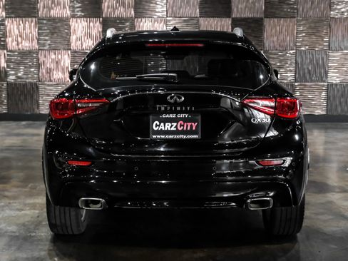 Used 2018 INFINITI QX30 Premium w/ Technology Package image 9