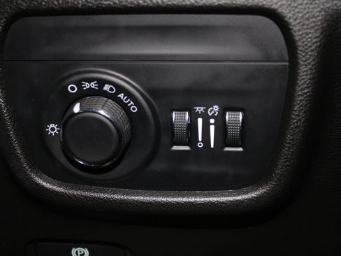 Used 2023 Jeep Grand Cherokee L Laredo AWD/4WD image 45