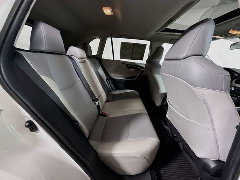 Certified 2020 Toyota RAV4 XLE Premium FWD image 30