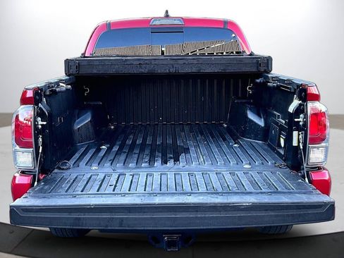 Used 2022 Toyota Tacoma TRD Sport AWD/4WD image 25