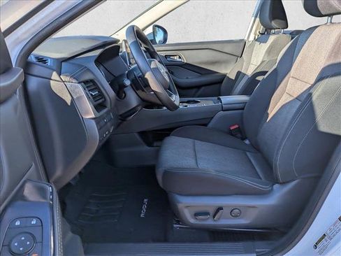 Used 2024 Nissan Rogue SV image 16