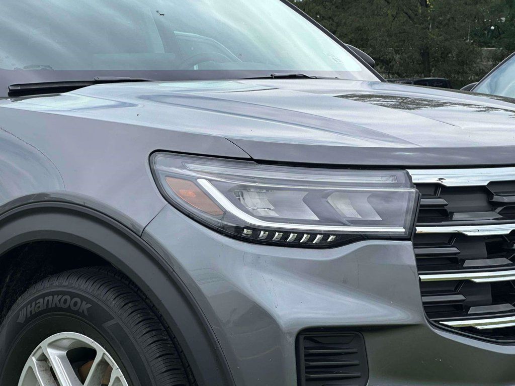 Used 2026 Ford Explorer Active AWD/4WD image 8
