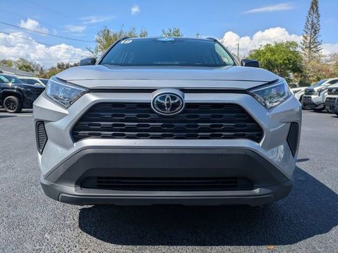 Used 2021 Toyota RAV4 LE image 9