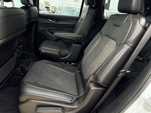 New 2025 Jeep Grand Cherokee L Altitude image 8