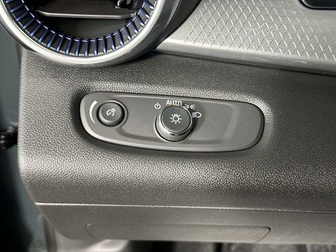 New 2026 Chevrolet Trax LT w/ LT Convenience Package FWD image 19