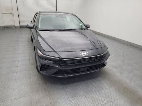 Used 2025 Hyundai Elantra SEL FWD image 14