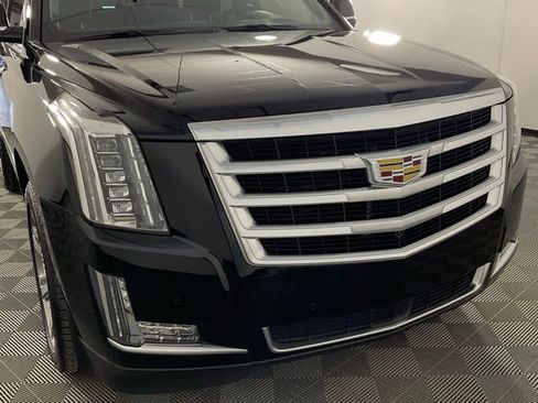 Used 2015 Cadillac Escalade Premium image 8