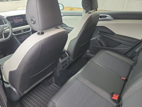 Used 2025 Volkswagen Taos SE image 34