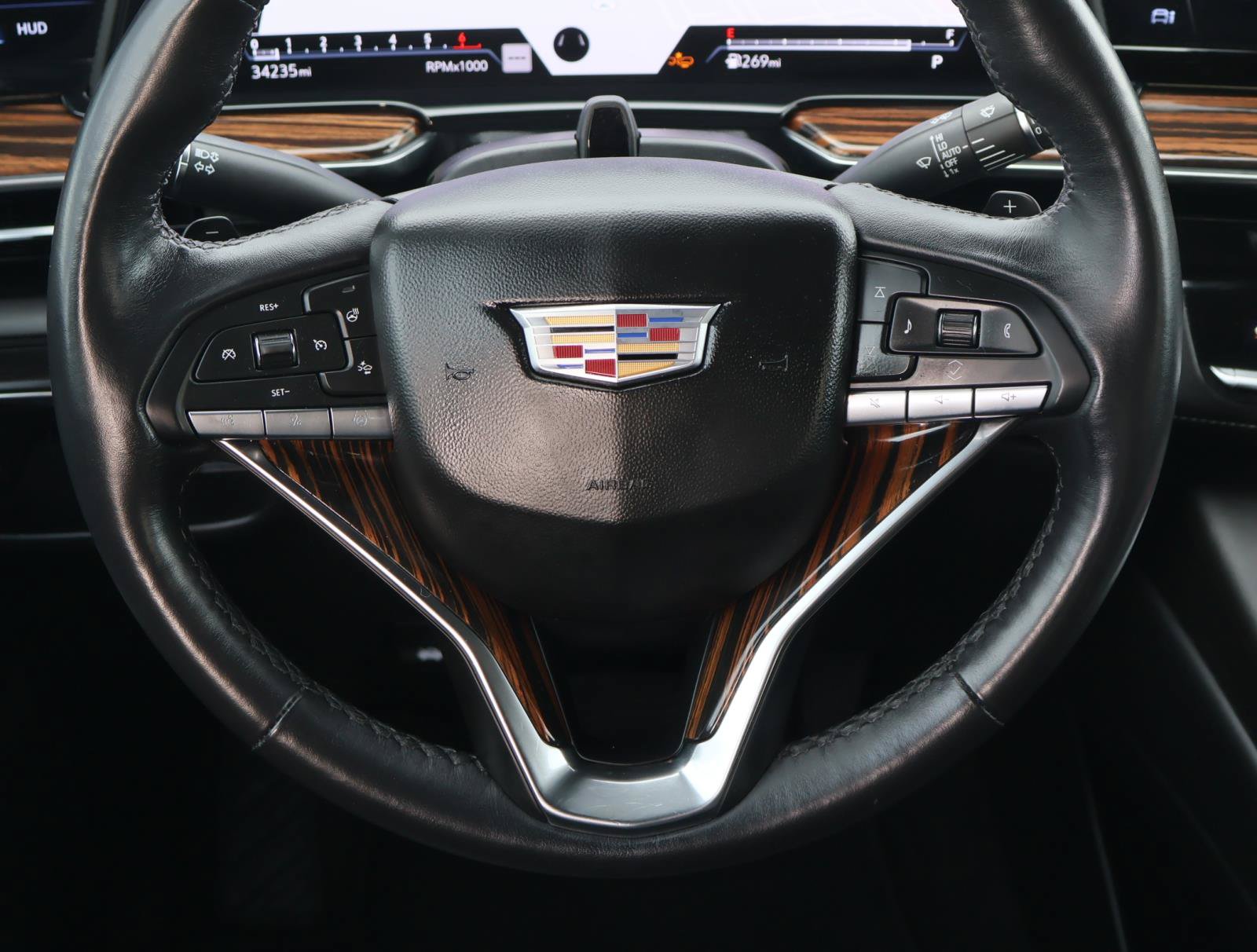 Used 2024 Cadillac Escalade Premium Luxury RWD image 12