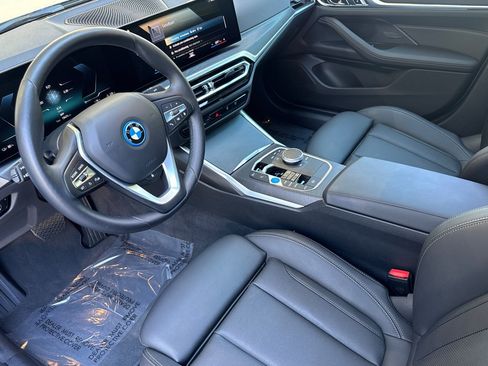Used 2023 BMW i4 eDrive40 w/ Premium Package RWD image 11
