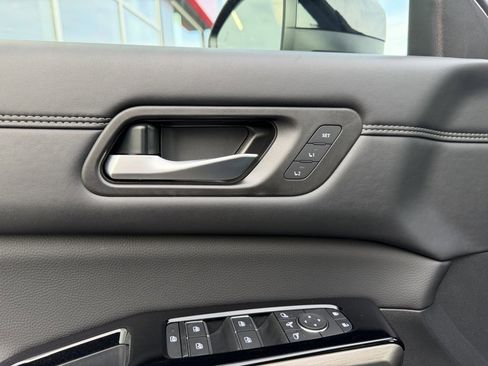 Used 2025 Nissan Pathfinder Platinum w/ Cargo Package image 12