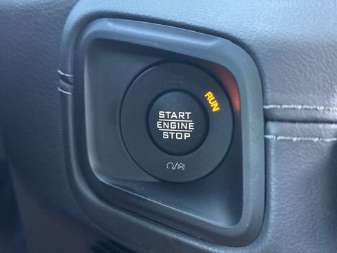 Used 2025 Jeep Wrangler Unlimited Sahara AWD/4WD image 21