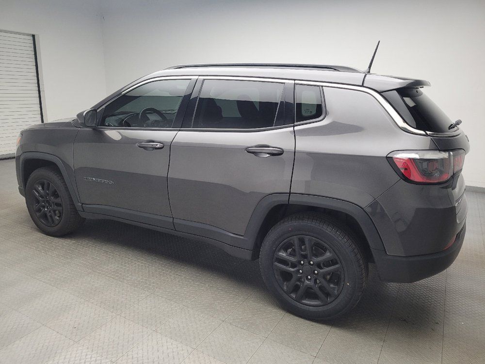 Used 2018 Jeep Compass Latitude AWD/4WD image 3
