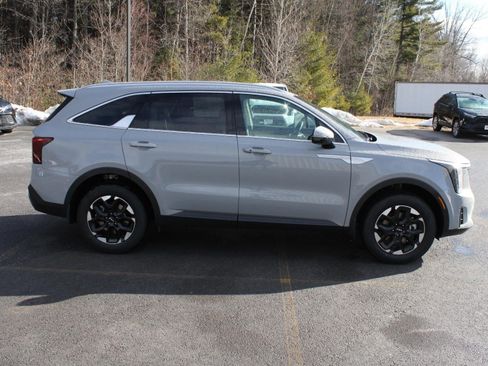New 2026 Kia Sorento S image 4