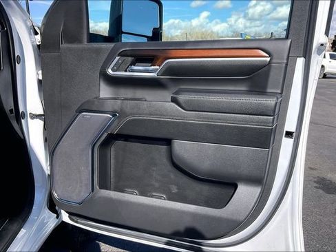 Used 2024 GMC Sierra 3500 Denali w/ Denali Reserve Package image 19