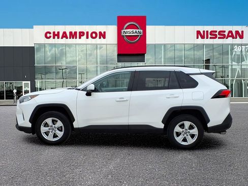 Used 2020 Toyota RAV4 XLE image 4