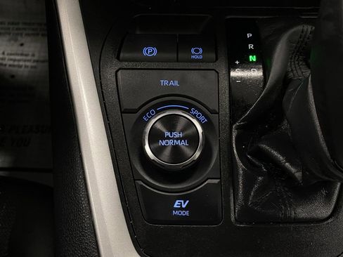 Used 2022 Toyota RAV4 XLE image 26