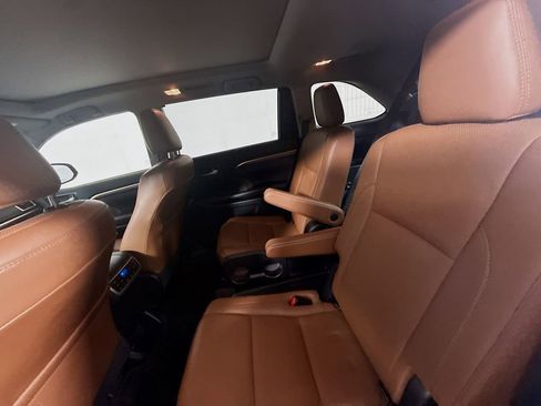 Certified 2019 Toyota Highlander Limited Platinum image 21