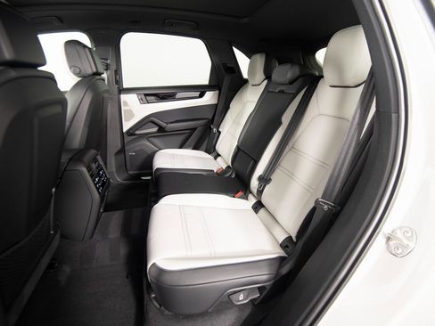 New 2026 Porsche Cayenne E-Hybrid image 33