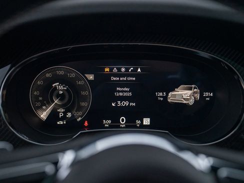 Used 2022 Bentley Bentayga image 15