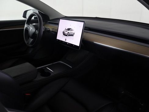 Used 2023 Tesla Model 3 Standard Range image 33