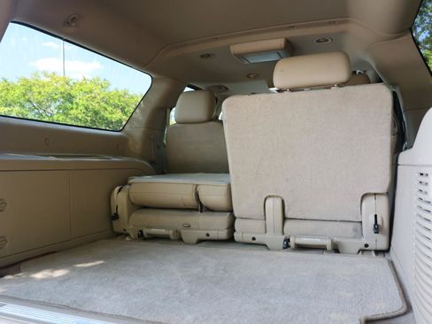 Used 2012 Cadillac Escalade ESV Premium AWD/4WD image 21