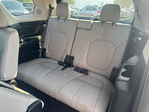Used 2023 Honda Pilot Touring image 15