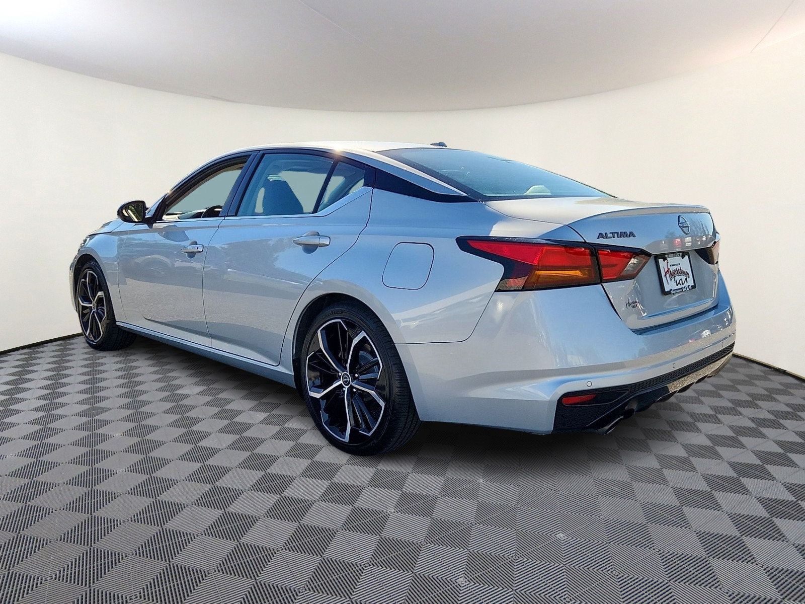 Used 2024 Nissan Altima 2.5 SR FWD image 4
