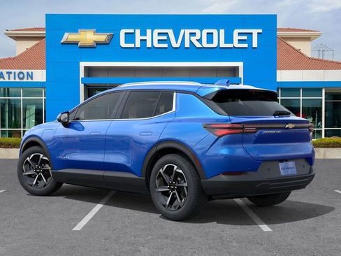 New 2026 Chevrolet Equinox EV LT image 3