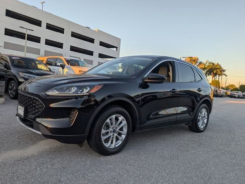 Used 2020 Ford Escape SE image 3