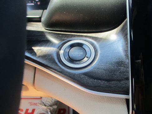 Used 2023 Jeep Grand Cherokee Limited AWD/4WD image 6