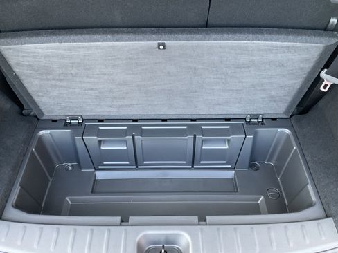 Used 2025 Nissan Pathfinder SV w/ Black Appearance Package image 48