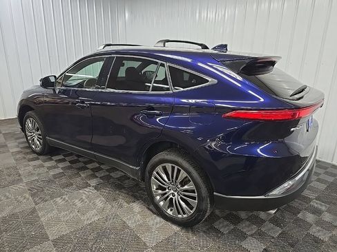 Used 2023 Toyota Venza XLE AWD/4WD image 9