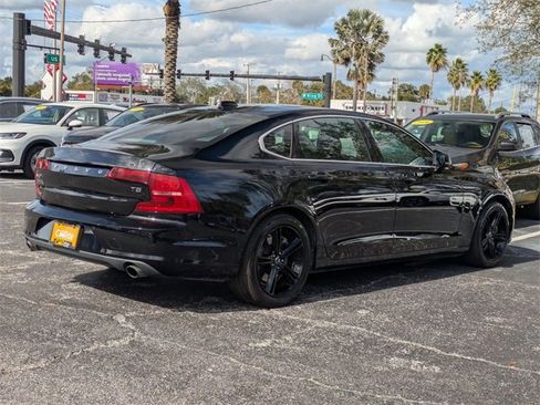 Used 2018 Volvo S90 T5 Momentum w/ Convenience Package image 5