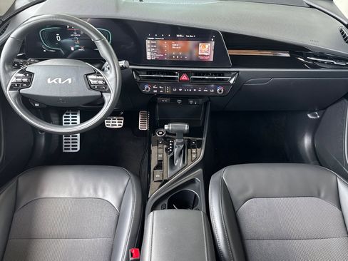 Used 2023 Kia Niro EX Touring image 4