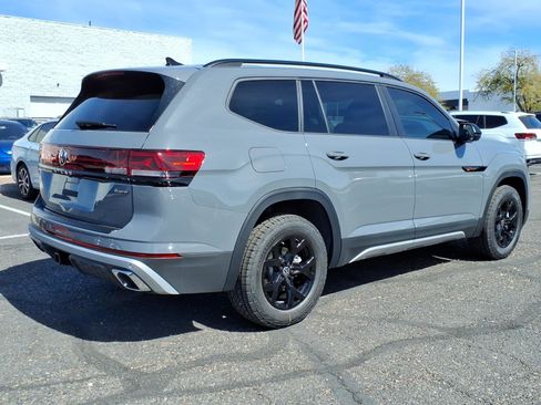 New 2026 Volkswagen Atlas Peak Edition image 6
