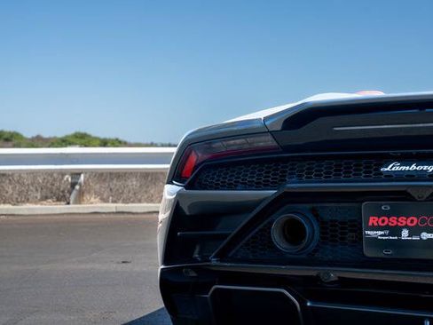 Used 2020 Lamborghini Huracan EVO RWD image 16