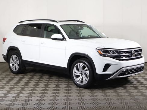 Used 2023 Volkswagen Atlas SE w/ Panoramic Sunroof Package AWD/4WD image 2
