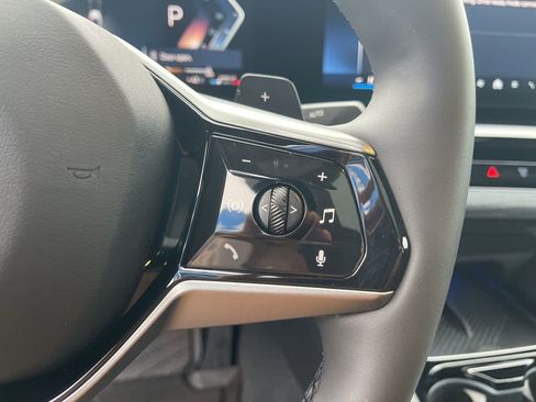 Used 2025 BMW 530i xDrive w/ Premium Package image 25