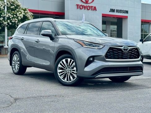 Used 2026 Toyota Highlander Platinum AWD/4WD image 2