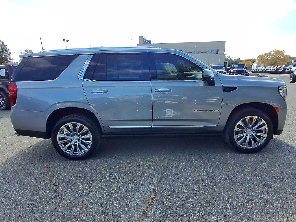 Used 2024 GMC Yukon Denali w/ Advanced Technology Package AWD/4WD image 9