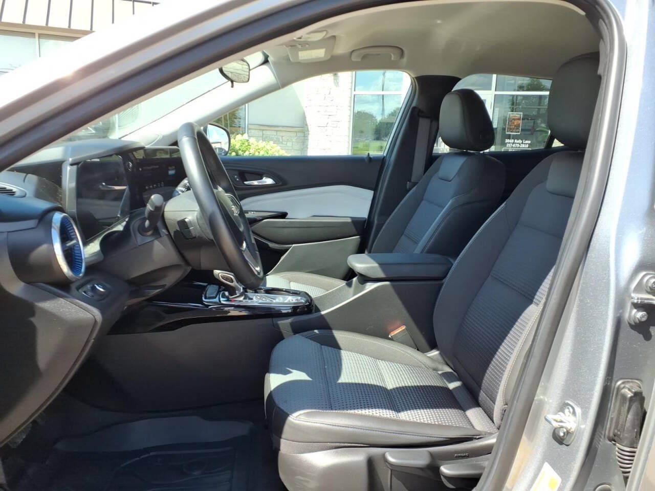 Used 2024 Chevrolet Trax LT w/ Driver Confidence Package FWD image 23