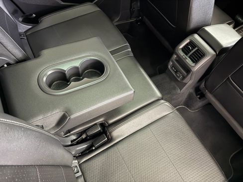 Used 2019 Volkswagen Tiguan SE w/ Panoramic Sunroof Package image 33