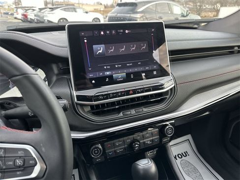 Used 2024 Jeep Compass Trailhawk image 18