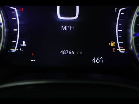 Used 2023 Chrysler Pacifica Touring-L w/ Uconnect Theater Family Group AWD/4WD image 27